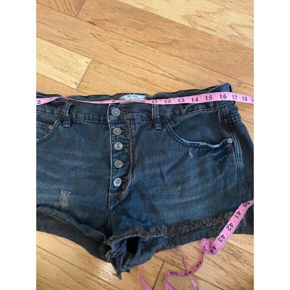 Free People Black Distressed Denim Button-Fly frayed hem Shorts W30 - Picture 6 of 8